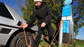 Intel sites in Oregon provide electric vehicle charging stations