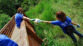 Oregon employees volunteer their time at hundreds of non-profit organizations and schools. Intel matches volunteer hours with grants for qualifying organizations totaling $2 million in 2012.